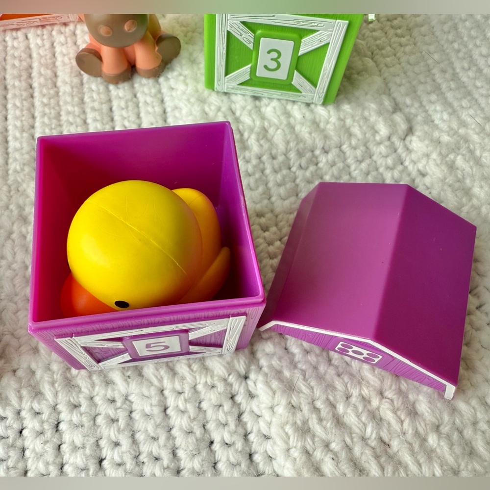 Learning Resources Peekaboo Learning Farm - Picture 5 of 10